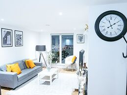 Bright 2BR Apartments Quays