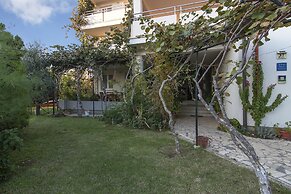 Apartments Levan Ceja