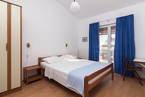 Apartments Levan Ceja