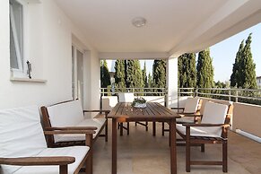 Apartments Levan Ceja