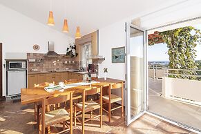 Apartments Levan Ceja