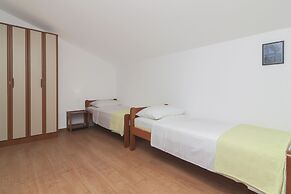 Apartments Levan Ceja