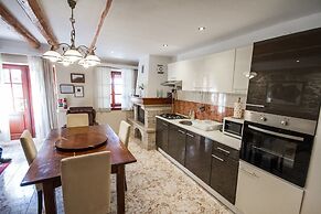 Appartment House Peresiji