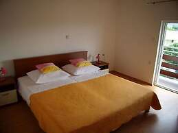 Apartments Ivan Rogoznica