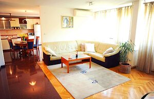 Family Apartment Teo