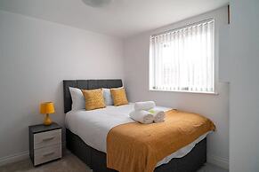 Modern Bright Apartment Near Centre