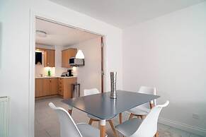 Modern Bright Apartment Near Centre