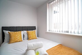 Modern Bright Apartment Near Centre