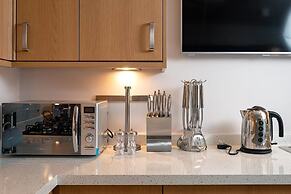 Modern Bright Apartment Near Centre