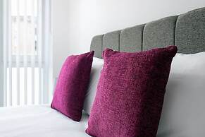 Modern Bright Apartment Near Centre