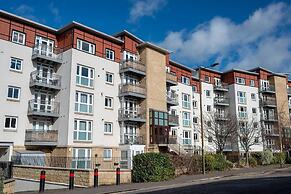 Modern Bright Apartment Near Centre