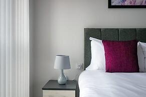 Modern Bright Apartment Near Centre