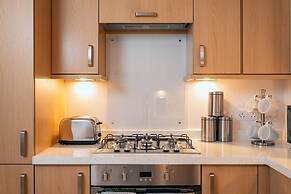 Modern Bright Apartment Near Centre