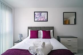 Modern Bright Apartment Near Centre