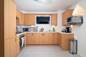 Modern Bright Apartment Near Centre