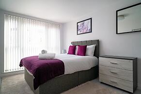 Modern Bright Apartment Near Centre