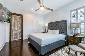 Spacious Townhouse close to FQ & City Hot Spots