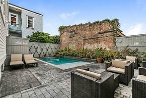 Spacious Townhouse close to FQ & City Hot Spots