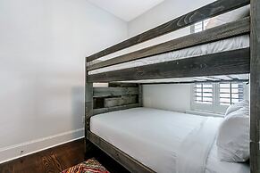 Spacious Townhouse close to FQ & City Hot Spots