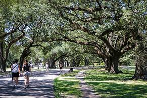 Spacious Townhouse close to FQ & City Hot Spots