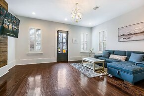 Spacious Townhouse close to FQ & City Hot Spots