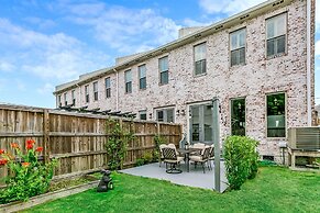Spacious Townhouse close to FQ & City Hot Spots