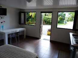 Au Petit Canal Fleuri