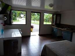 Au Petit Canal Fleuri