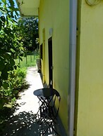 Au Petit Canal Fleuri