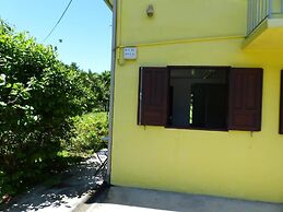 Au Petit Canal Fleuri