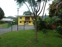 Au Petit Canal Fleuri