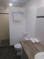 Au Petit Canal Fleuri