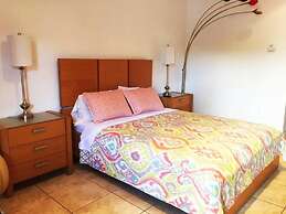 Amazing Apartment,hallandale Beach, Walk to Ocean!