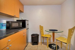 Amazing Apartment,hallandale Beach, Walk to Ocean!