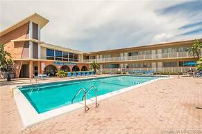 Amazing Apartment,hallandale Beach, Walk to Ocean!