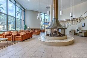 Amazing Apartment,hallandale Beach, Walk to Ocean!