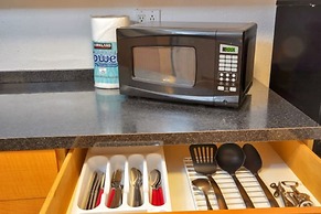 Amazing Apartment,hallandale Beach, Walk to Ocean!