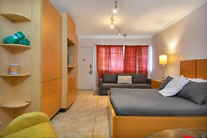 Amazing Apartment,hallandale Beach, Walk to Ocean!