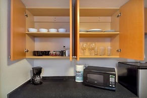 Amazing Apartment,hallandale Beach, Walk to Ocean!