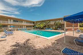 Amazing Apartment,hallandale Beach, Walk to Ocean!