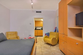 Amazing Apartment,hallandale Beach, Walk to Ocean!