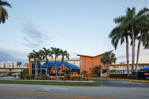 Amazing Apartment,hallandale Beach, Walk to Ocean!