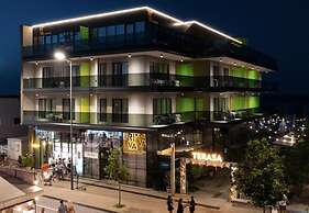RIVA Mamaia Aparthotel