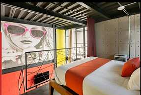 Cozy Loft with Balcony