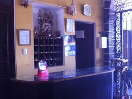 Hostal Tres Mascaras