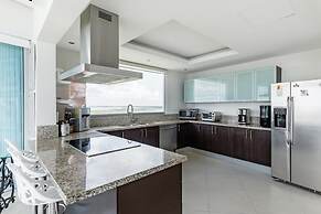 Beautiful Beachfront Apartments