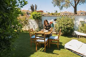 Alacati Albatross Hotel