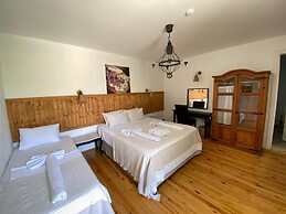 Alacati Albatross Hotel