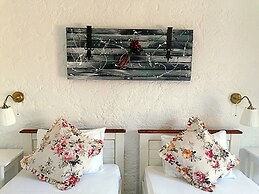 Alacati Albatross Hotel