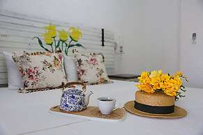 Alacati Albatross Hotel